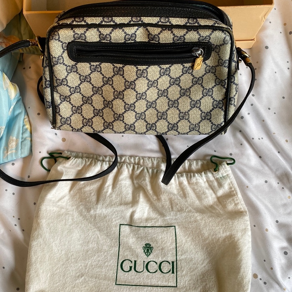 SALE!! GUCCI shoulder bag